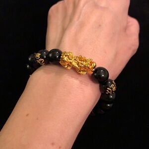 Elegant Black and Gold Tone Pixiu Design Lucky Prosperity Beaded Bracelet